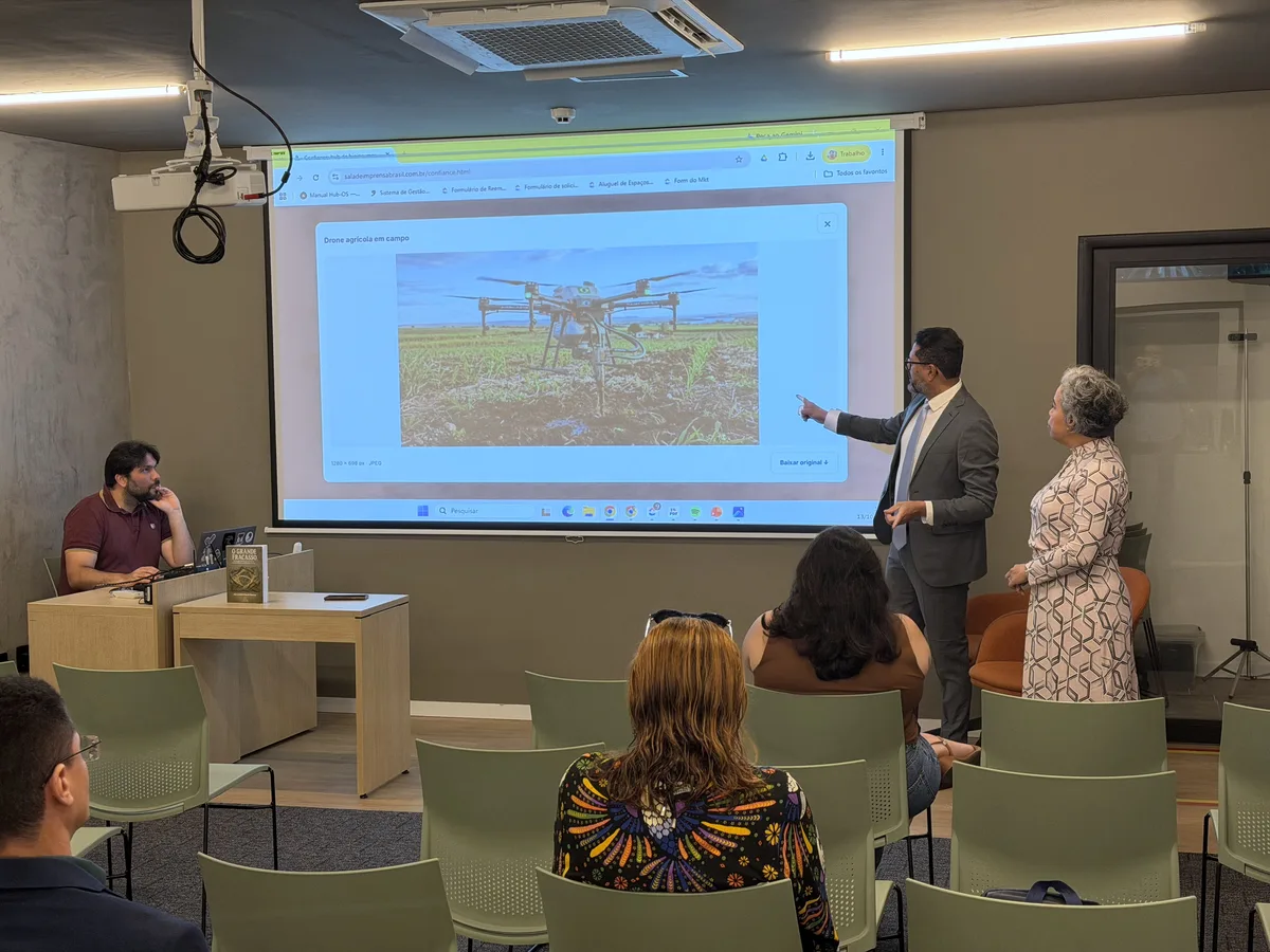 Apresentação & Palestra — 004 — Registro da coletiva de imprensa Confiance