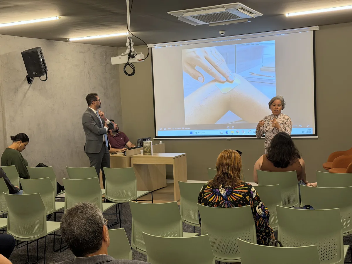 Apresentação & Palestra — 006 — Registro da coletiva de imprensa Confiance