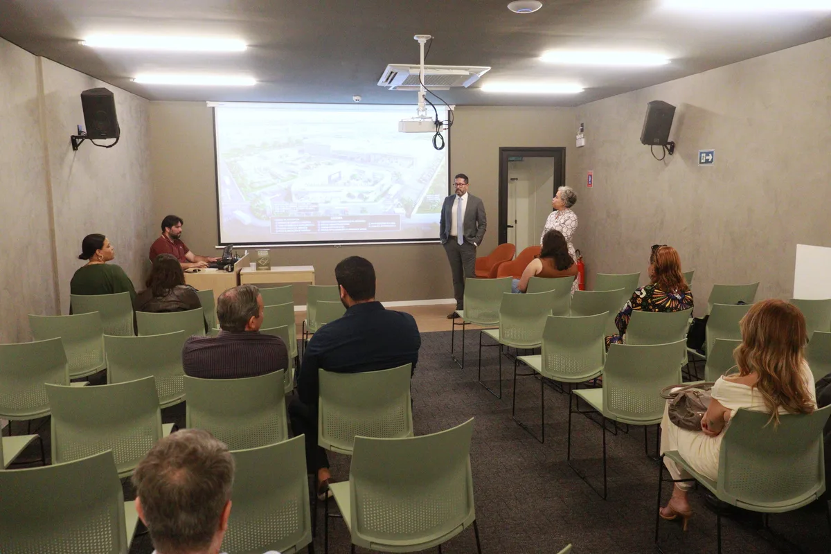 Apresentação & Palestra — 007 — Registro da coletiva de imprensa Confiance