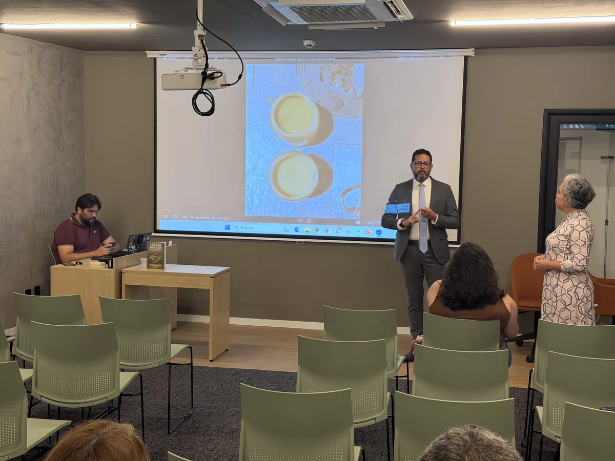 Apresentação & Palestra — 008 — Registro da coletiva de imprensa Confiance