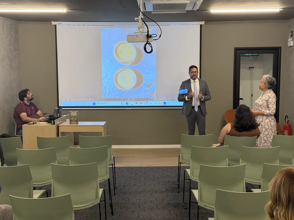 Apresentação & Palestra — 009 — Registro da coletiva de imprensa Confiance
