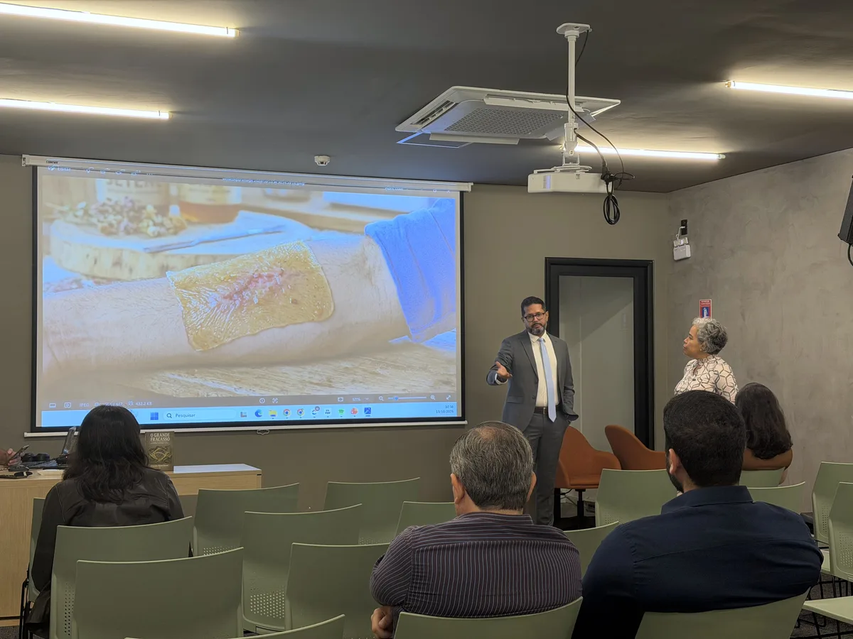 Apresentação & Palestra — 013 — Registro da coletiva de imprensa Confiance