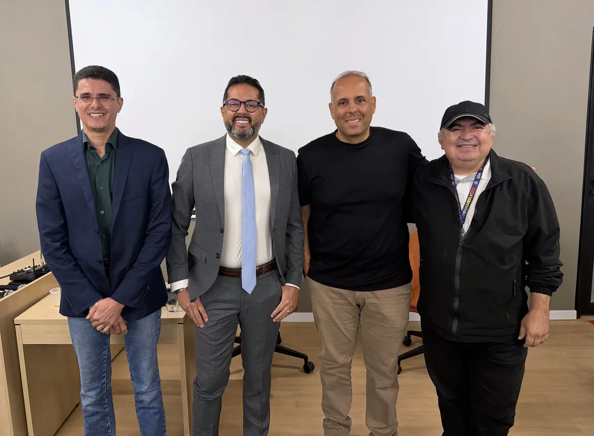 Apresentação & Palestra — 019 — Registro da coletiva de imprensa Confiance