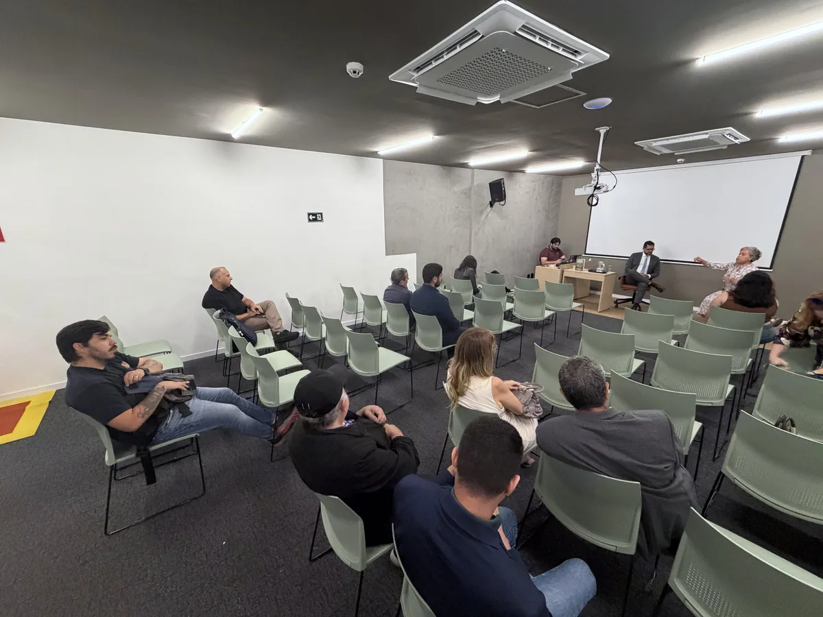 Apresentação & Palestra — 025 — Registro da coletiva de imprensa Confiance