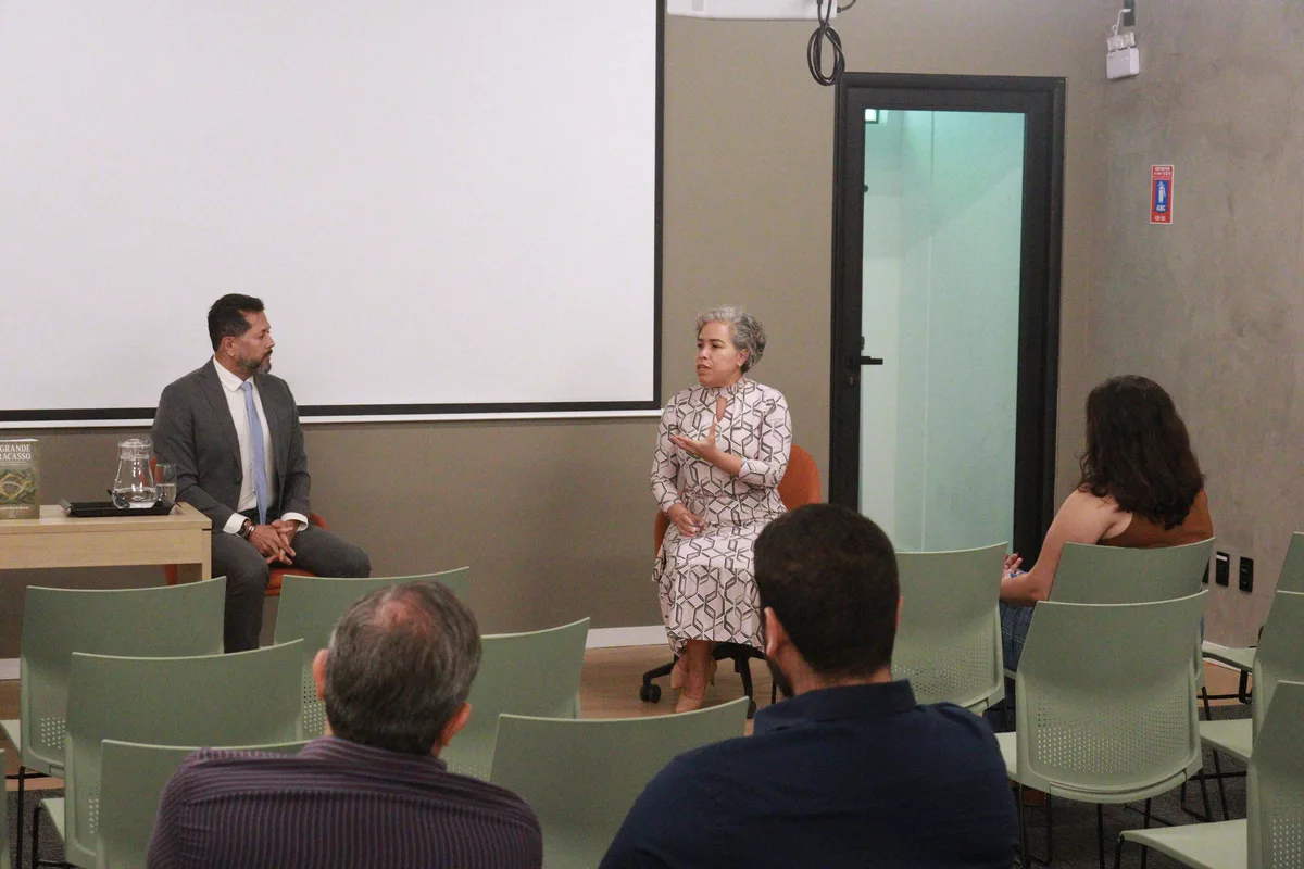 Apresentação & Palestra — 029 — Registro da coletiva de imprensa Confiance