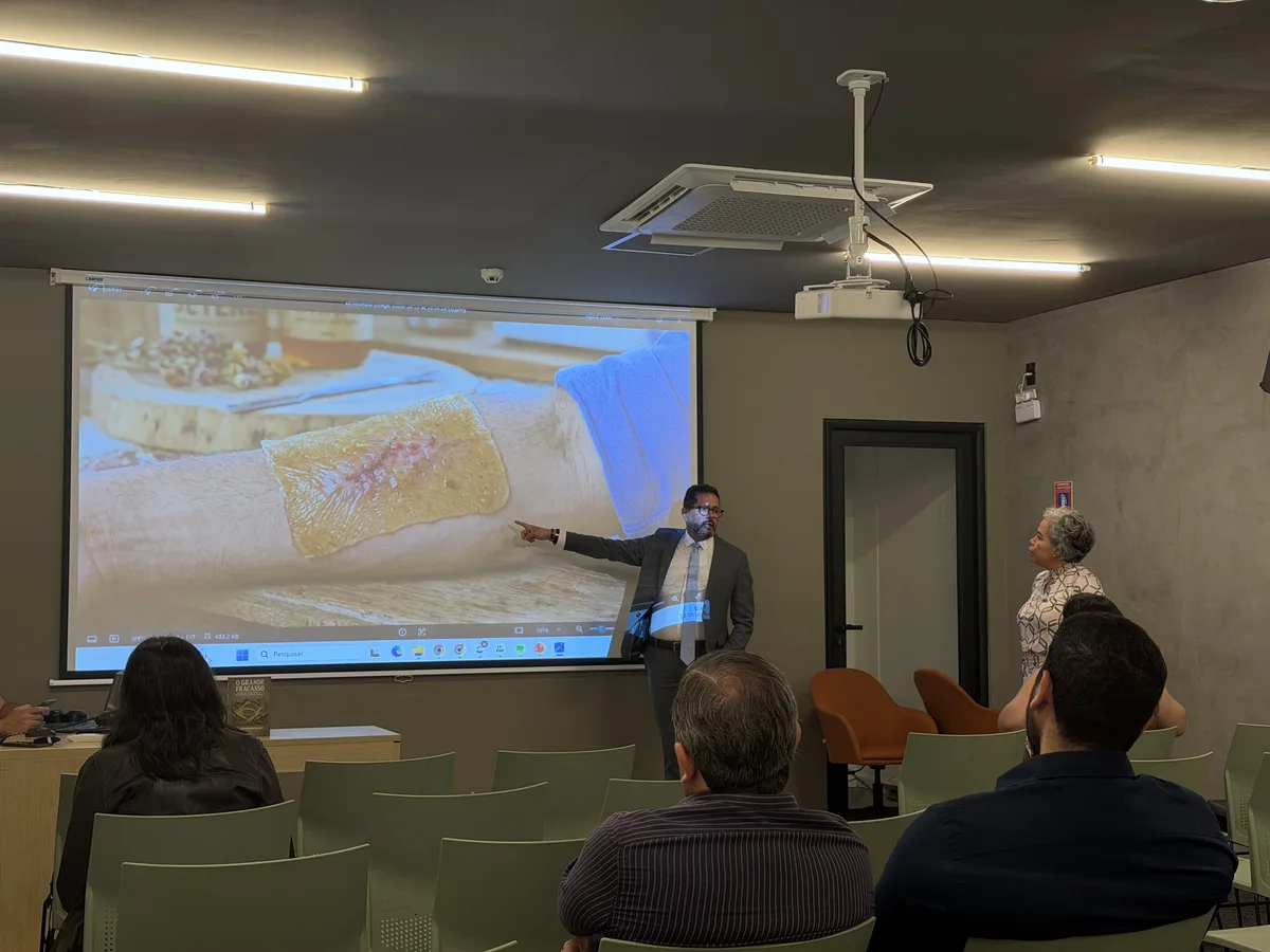 Apresentação & Palestra — 035 — Registro da coletiva de imprensa Confiance