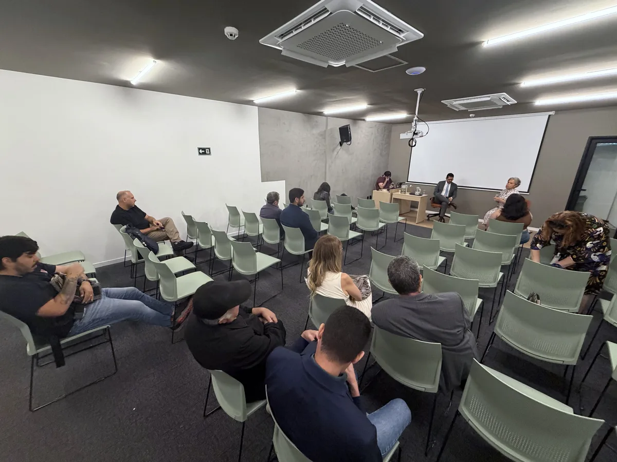 Apresentação & Palestra — 037 — Registro da coletiva de imprensa Confiance
