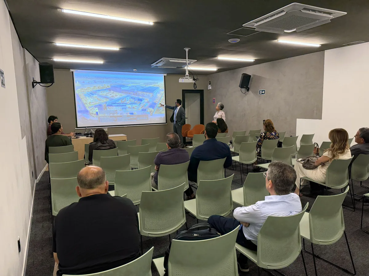 Apresentação & Palestra — 038 — Registro da coletiva de imprensa Confiance