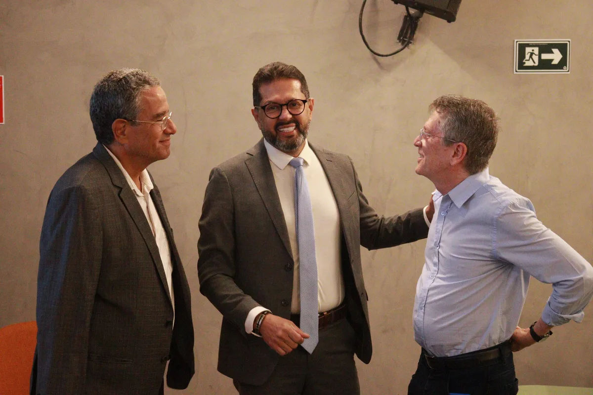 Apresentação & Palestra — 039 — Registro da coletiva de imprensa Confiance
