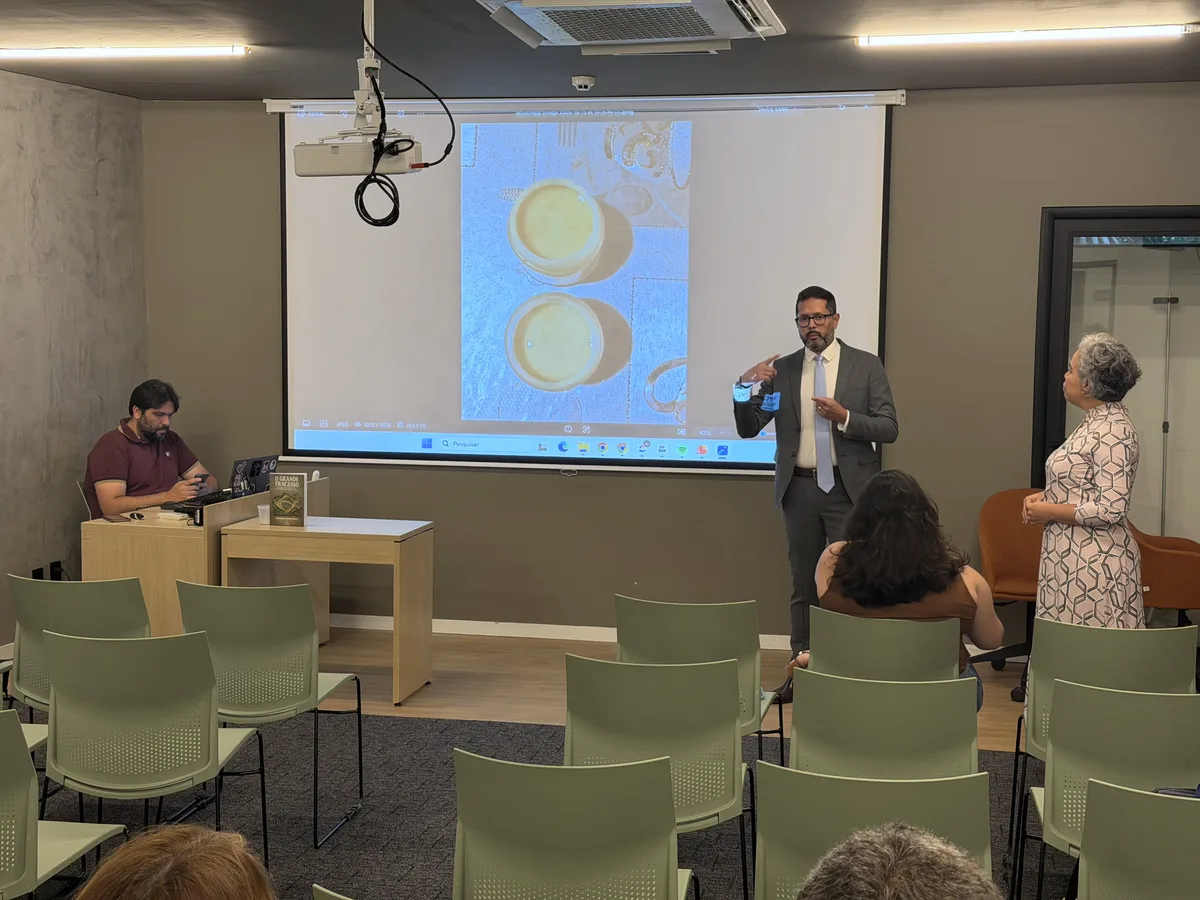 Apresentação & Palestra — 040 — Registro da coletiva de imprensa Confiance