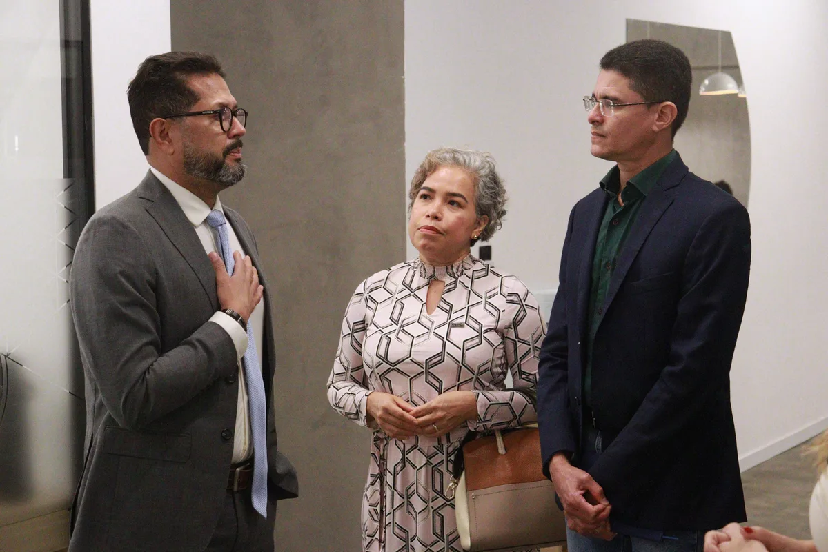 Retratos & Lideranças — 006 — Registro da coletiva de imprensa Confiance