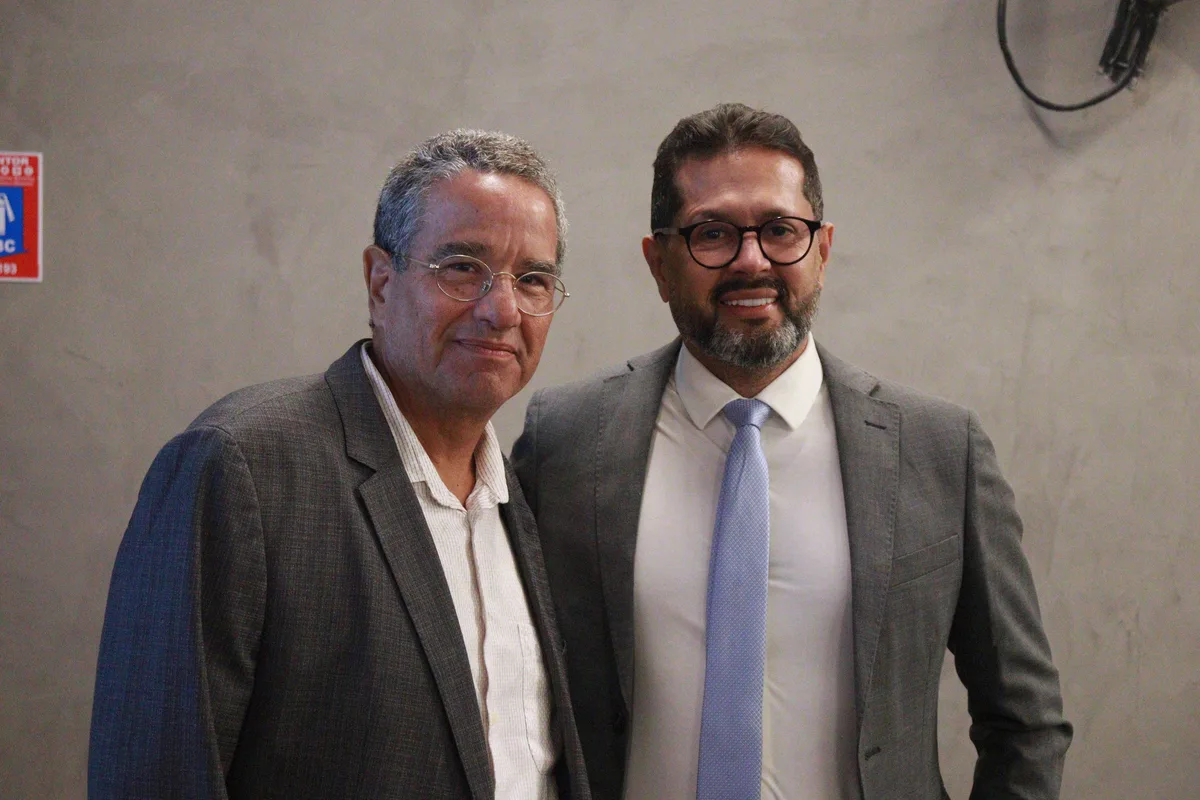 Retratos & Lideranças — 008 — Registro da coletiva de imprensa Confiance